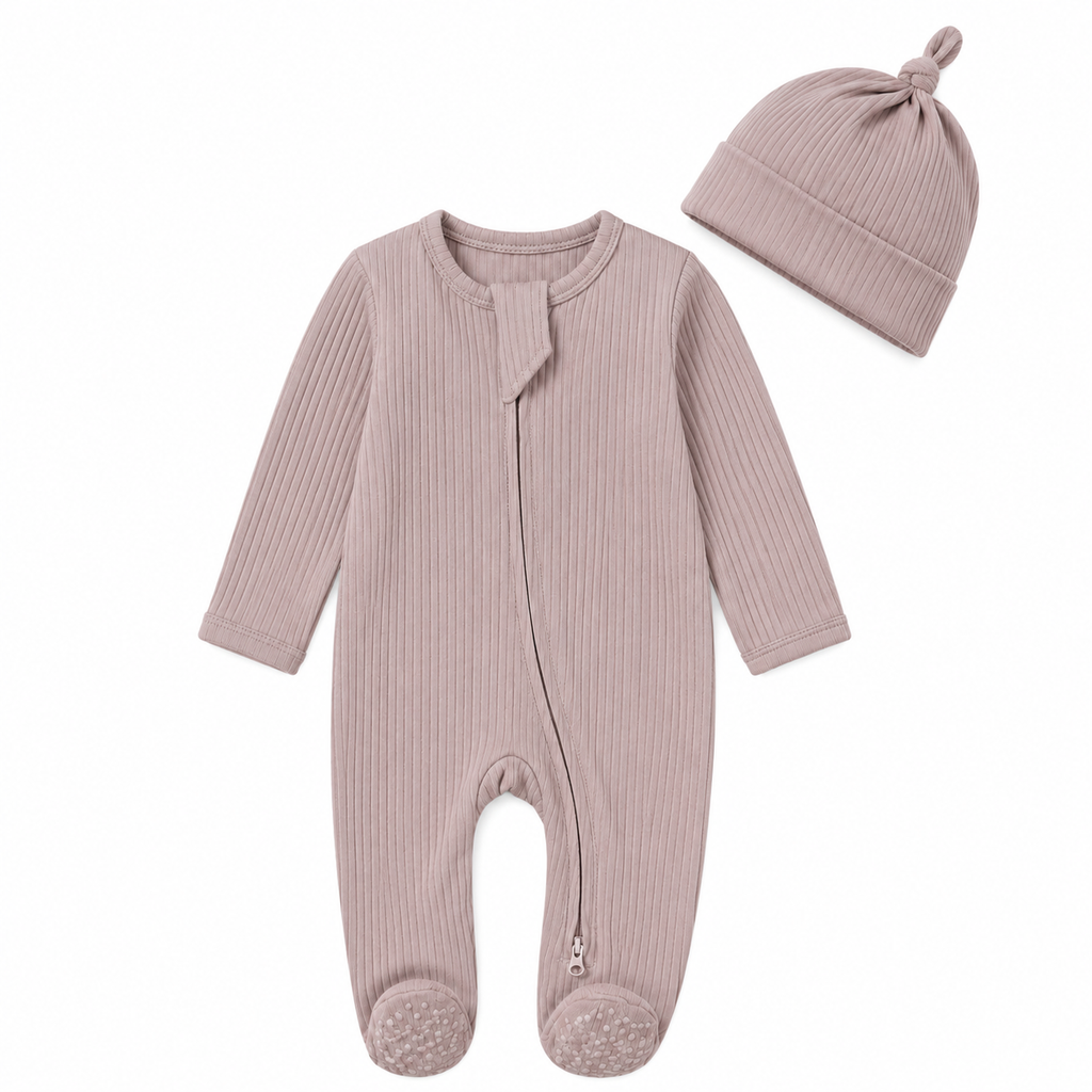 Milo & Mae zip-romper in taupe, met bijpassend mutsje