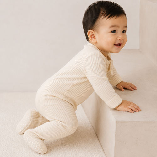 Baby in Milo & Mae set, ivoor